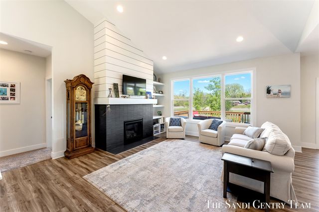 17940 Cove Street, Spring Lake, MI 49456