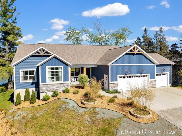 17940 Cove Street, Spring Lake, MI 49456