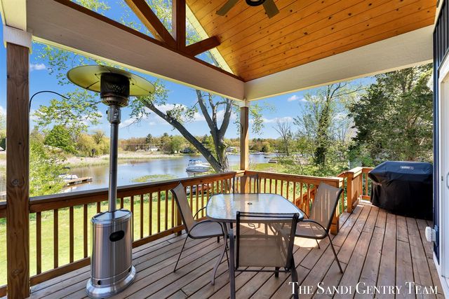 17940 Cove Street, Spring Lake, MI 49456