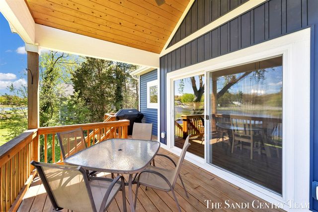 17940 Cove Street, Spring Lake, MI 49456