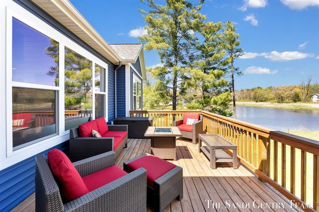 17940 Cove Street, Spring Lake, MI 49456