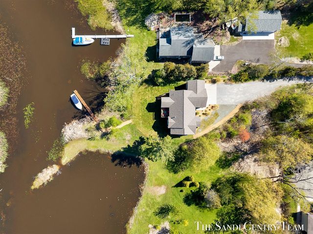 17940 Cove Street, Spring Lake, MI 49456