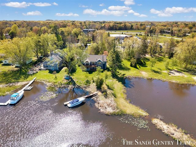 17940 Cove Street, Spring Lake, MI 49456