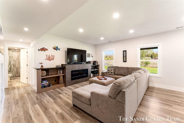 17940 Cove Street, Spring Lake, MI 49456