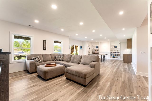 17940 Cove Street, Spring Lake, MI 49456