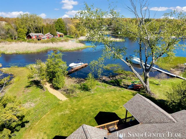17940 Cove Street, Spring Lake, MI 49456