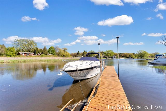 17940 Cove Street, Spring Lake, MI 49456