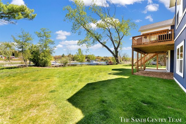 17940 Cove Street, Spring Lake, MI 49456
