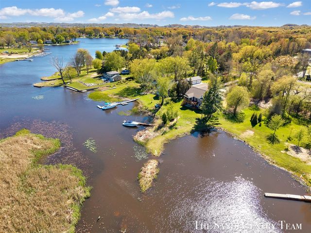 17940 Cove Street, Spring Lake, MI 49456
