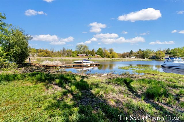 17940 Cove Street, Spring Lake, MI 49456