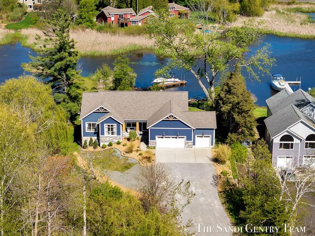 17940 Cove Street, Spring Lake, MI 49456
