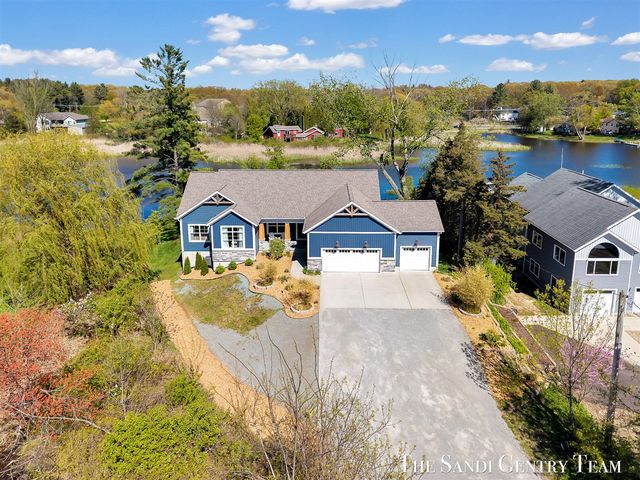 17940 Cove Street, Spring Lake, MI 49456
