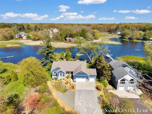 17940 Cove Street, Spring Lake, MI 49456