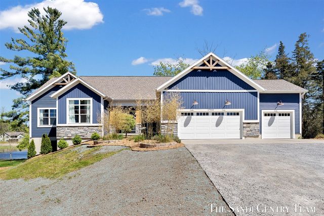 17940 Cove Street, Spring Lake, MI 49456