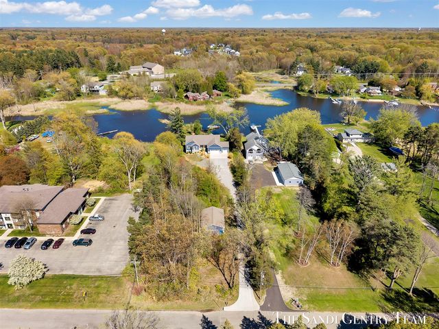 17940 Cove Street, Spring Lake, MI 49456
