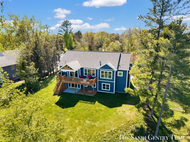 17940 Cove Street, Spring Lake, MI 49456