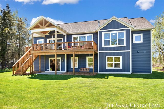17940 Cove Street, Spring Lake, MI 49456
