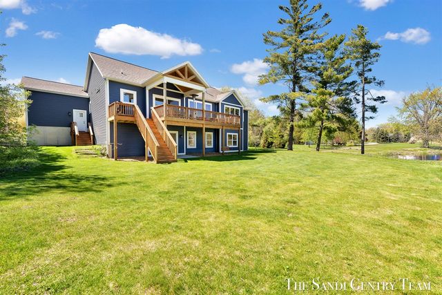 17940 Cove Street, Spring Lake, MI 49456