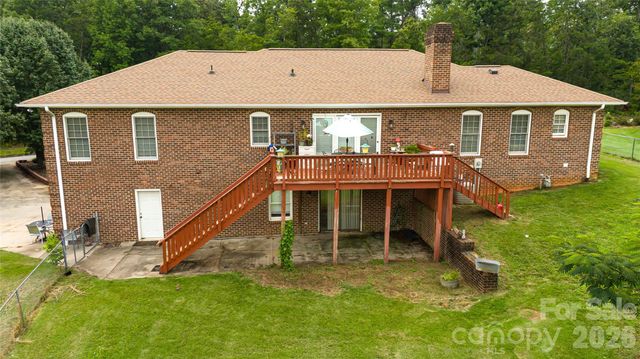 100 Oakridge Drive, Morganton, NC 28655