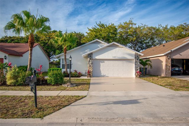 9107 Chatsworth Cascades Circle, Boca Raton, FL 33434