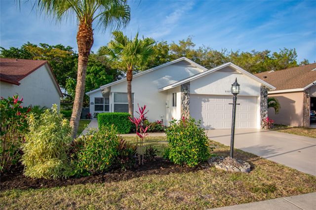 9107 Chatsworth Cascades Circle, Boca Raton, FL 33434