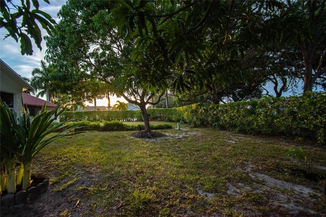 9107 Chatsworth Cascades Circle, Boca Raton, FL 33434