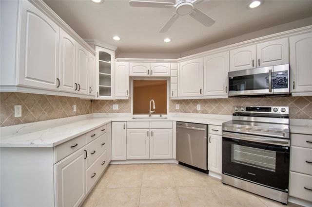 9107 Chatsworth Cascades Circle, Boca Raton, FL 33434