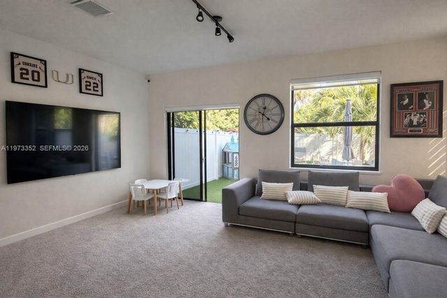 10711 W 32nd Ln 10711, Hialeah, FL 33018