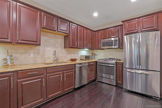 506 Trump Park, Shrub Oak, NY 10588