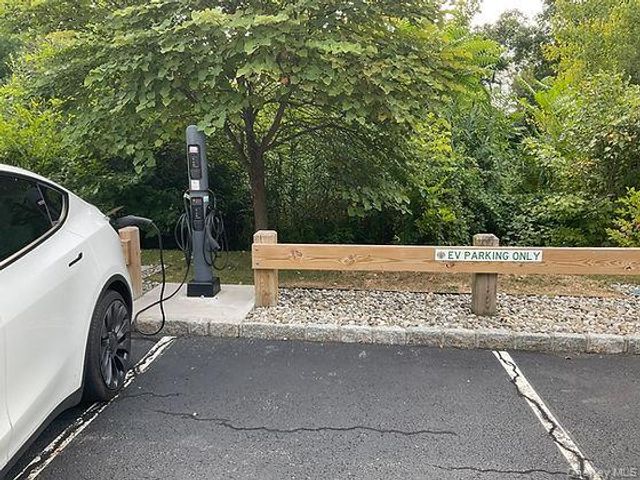 506 Trump Park, Shrub Oak, NY 10588