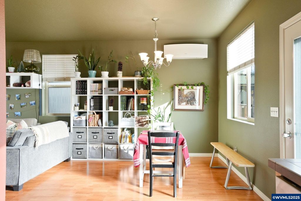 Image 10 of property listing at 3042 Flame Tree Ln NW, Albany, OR 97321