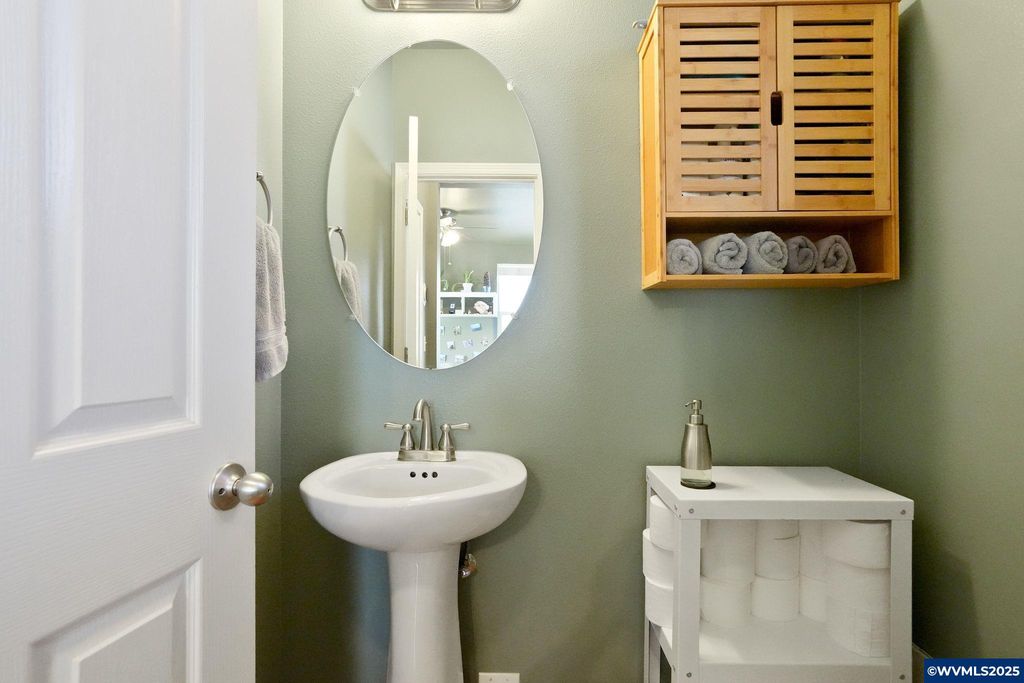 Image 14 of property listing at 3042 Flame Tree Ln NW, Albany, OR 97321