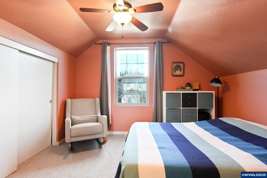 Image 17 of property listing at 3042 Flame Tree Ln NW, Albany, OR 97321