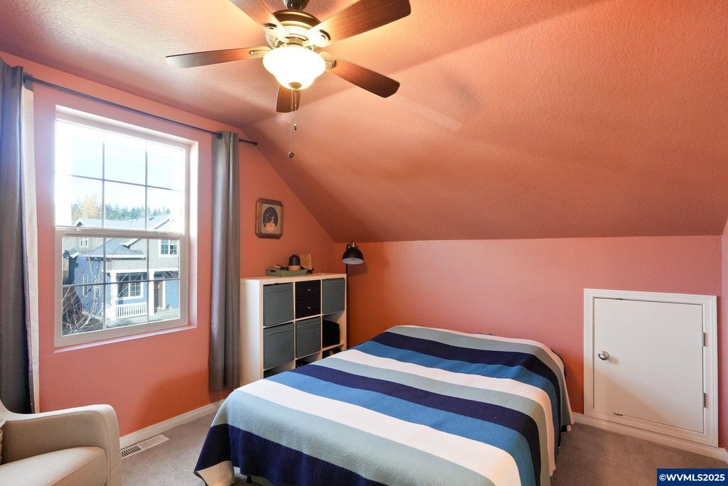 Image 18 of property listing at 3042 Flame Tree Ln NW, Albany, OR 97321