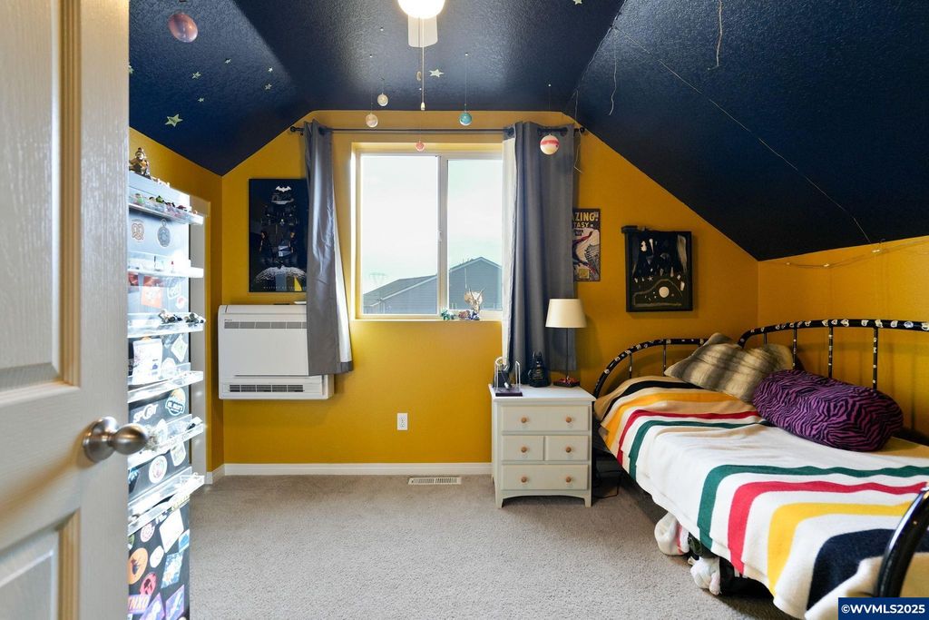 Image 21 of property listing at 3042 Flame Tree Ln NW, Albany, OR 97321