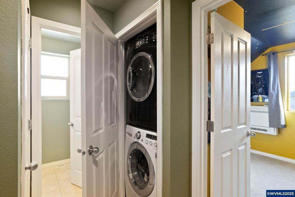 Image 24 of property listing at 3042 Flame Tree Ln NW, Albany, OR 97321