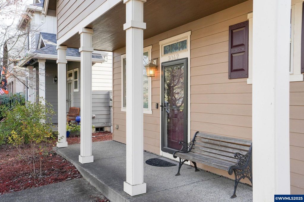 Image 3 of property listing at 3042 Flame Tree Ln NW, Albany, OR 97321