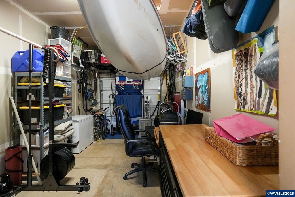 Image 31 of property listing at 3042 Flame Tree Ln NW, Albany, OR 97321