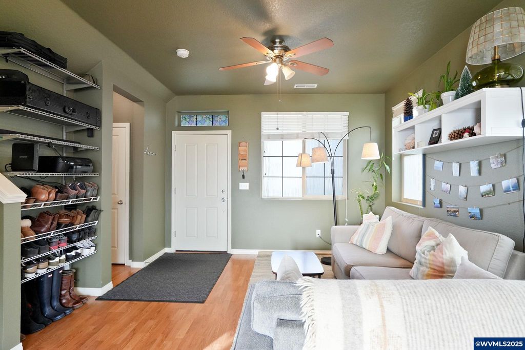 Image 5 of property listing at 3042 Flame Tree Ln NW, Albany, OR 97321