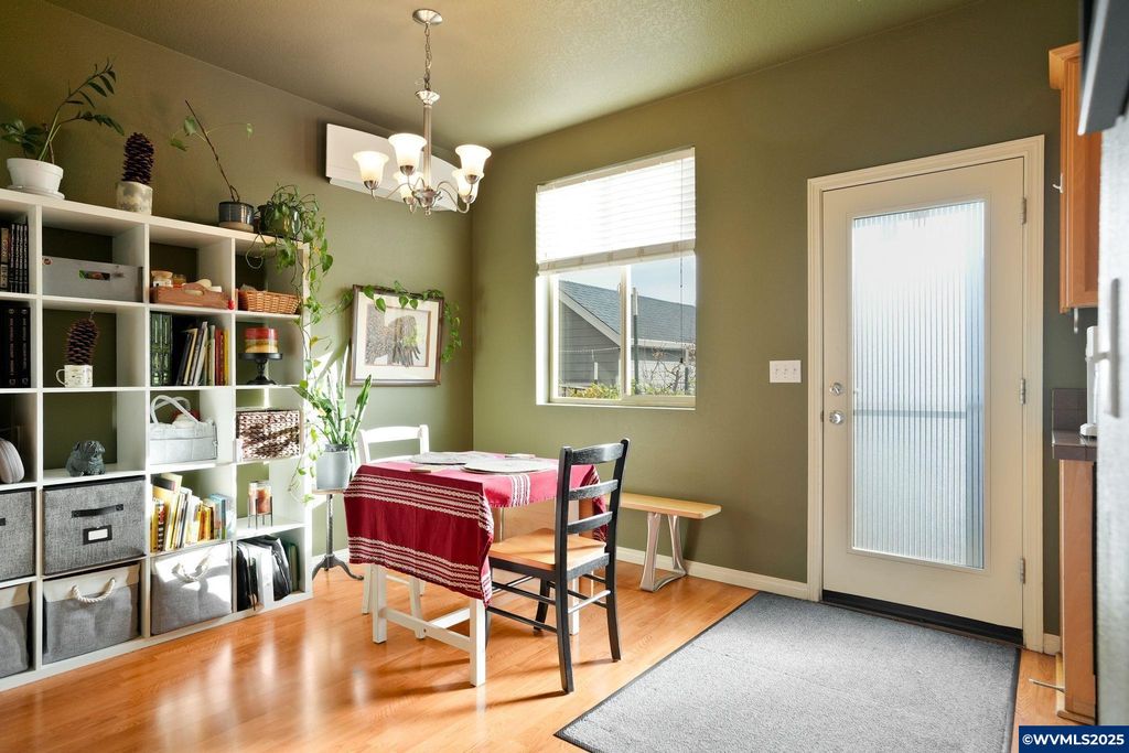 Image 8 of property listing at 3042 Flame Tree Ln NW, Albany, OR 97321