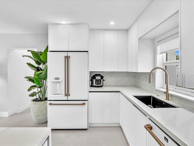 209 NE 27th Drive, Wilton Manors, FL 33334