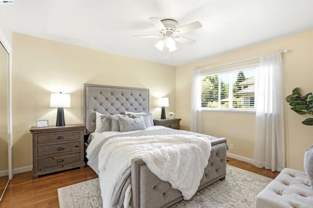 25477 Palomares Rd, Castro Valley, CA 94552