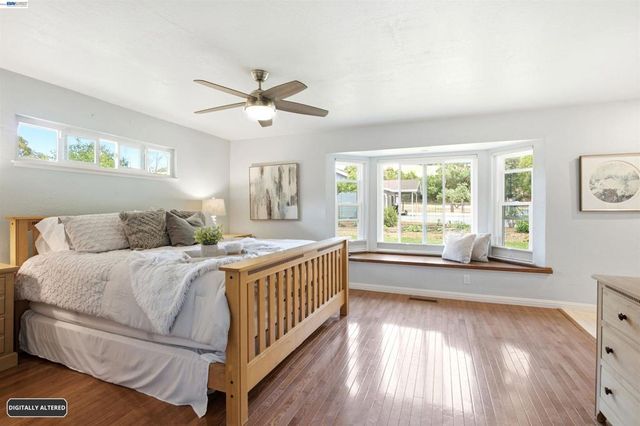 25477 Palomares Rd, Castro Valley, CA 94552