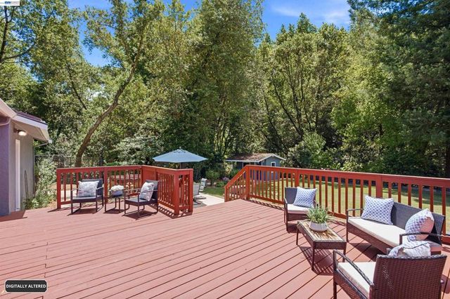 25477 Palomares Rd, Castro Valley, CA 94552