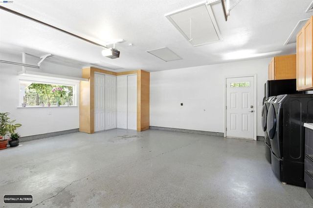 25477 Palomares Rd, Castro Valley, CA 94552