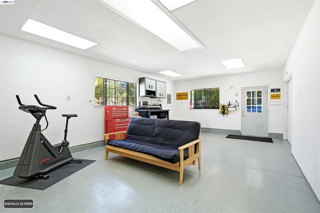 25477 Palomares Rd, Castro Valley, CA 94552