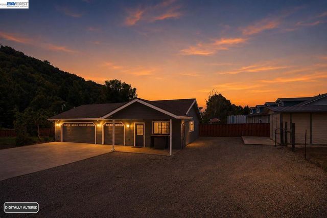 25477 Palomares Rd, Castro Valley, CA 94552