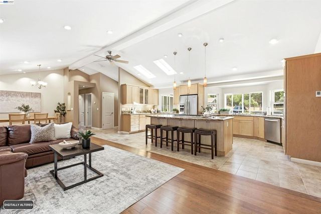 25477 Palomares Rd, Castro Valley, CA 94552