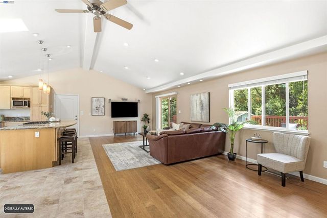 25477 Palomares Rd, Castro Valley, CA 94552