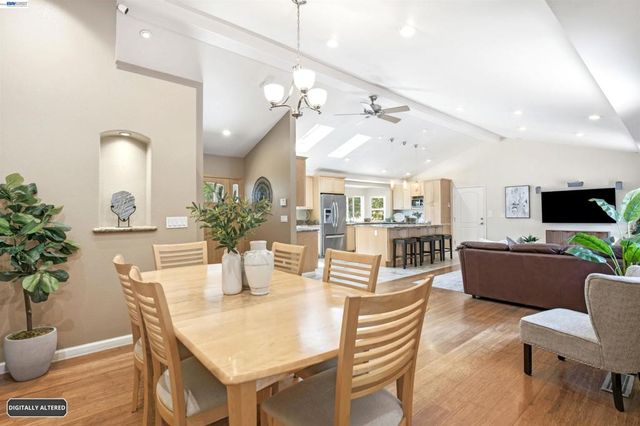 25477 Palomares Rd, Castro Valley, CA 94552